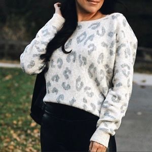 ABERCROMBIE- Neutral Leopard Print Sweater